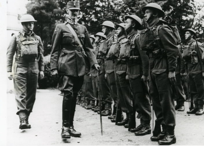 King Haakon reviews troops, Troqueer Road 1940 95.13.22